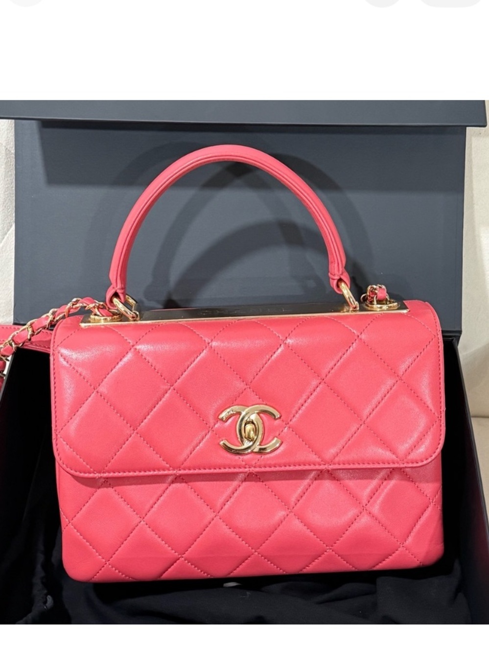 🌸🌸 CHANEL Pink Trendy Quilted Top Handle Shoulder Bag in with Gold Hardware